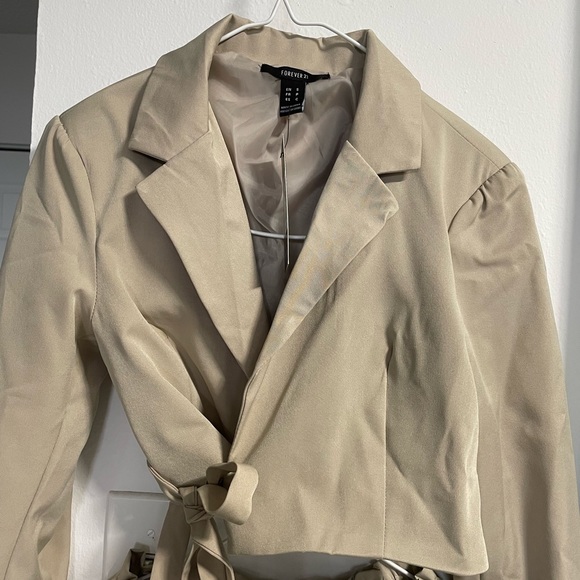 Modern suit set - Picture 2 of 5